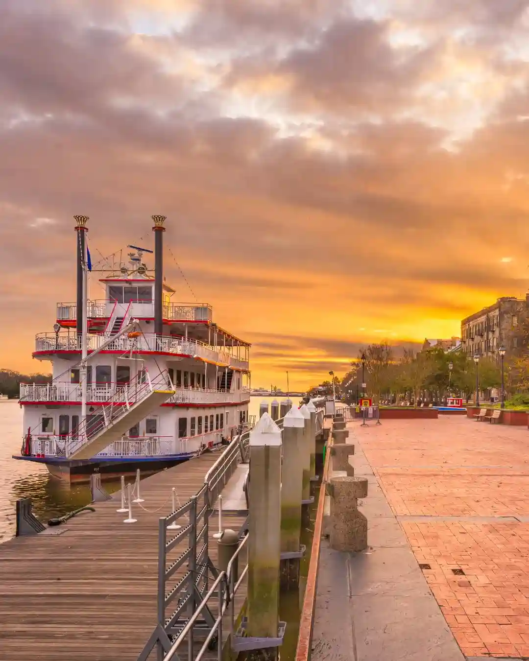 💖 11 Best Honeymoon Destinations in the USA That Will Make Your First Trip Together Unforgettable 6 honeymoon destinations in The USA Savannah, Georgia