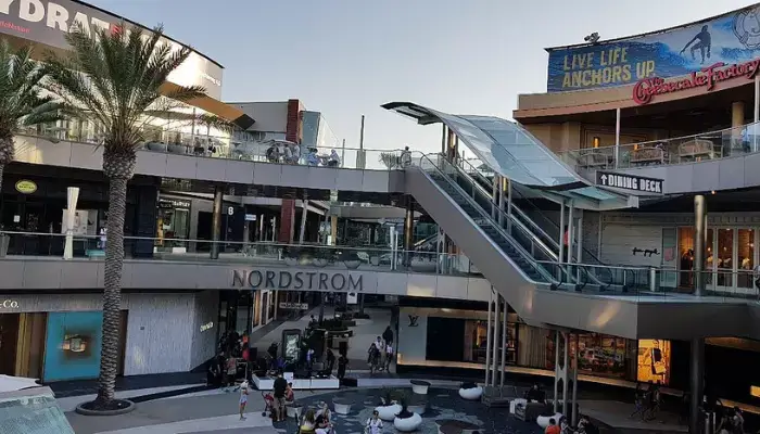 Santa Monica Place | Best Los Angeles Shopping Destinations