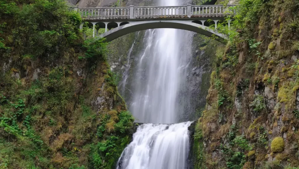Multnomah Falls | Most beautiful waterfalls in the USA