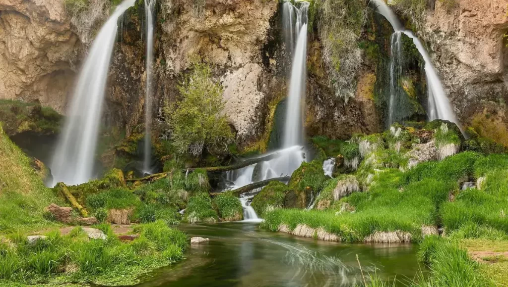 Rifle Falls | Most beautiful waterfalls in the USA