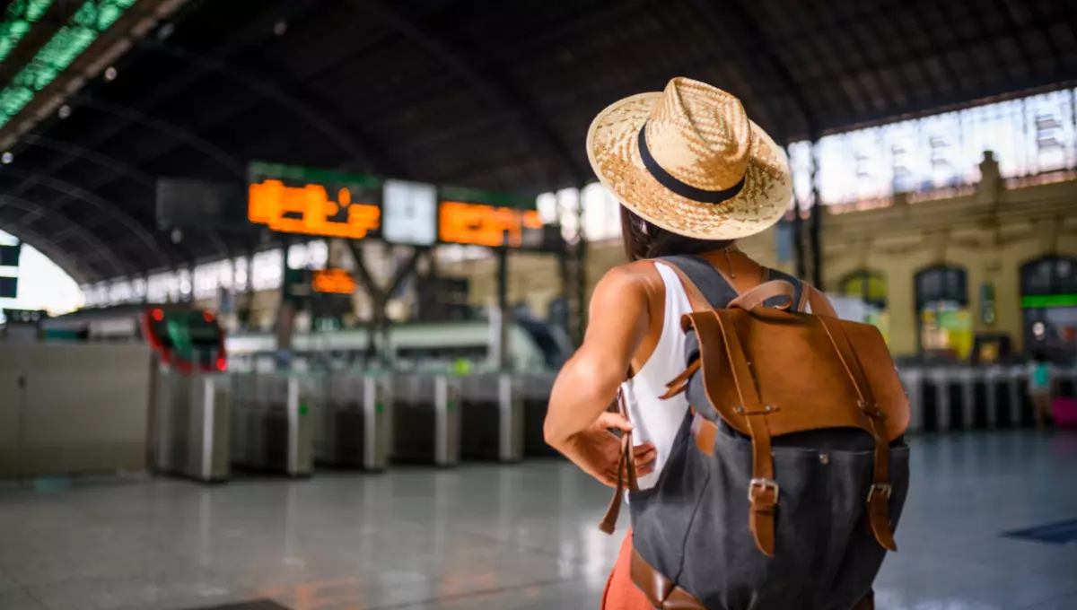 How To Stay Safe While Traveling Alone