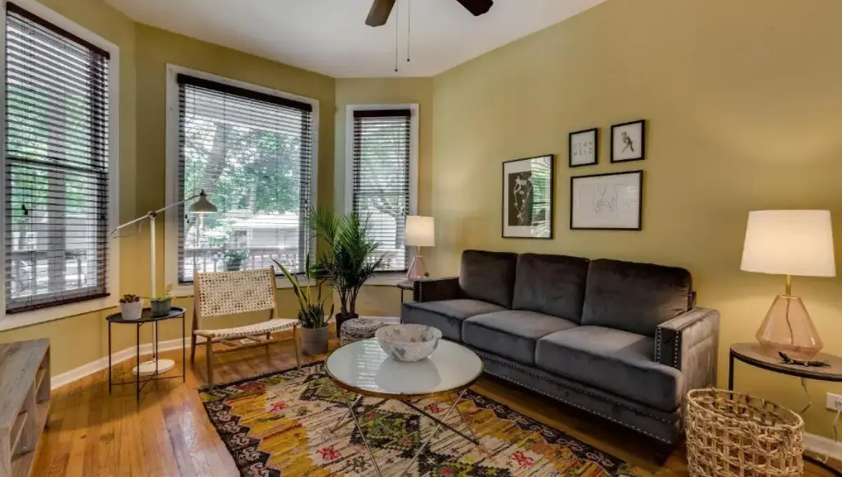 Modern Logan Square Apartment With Free Parking | Best Airbnb in Chicago