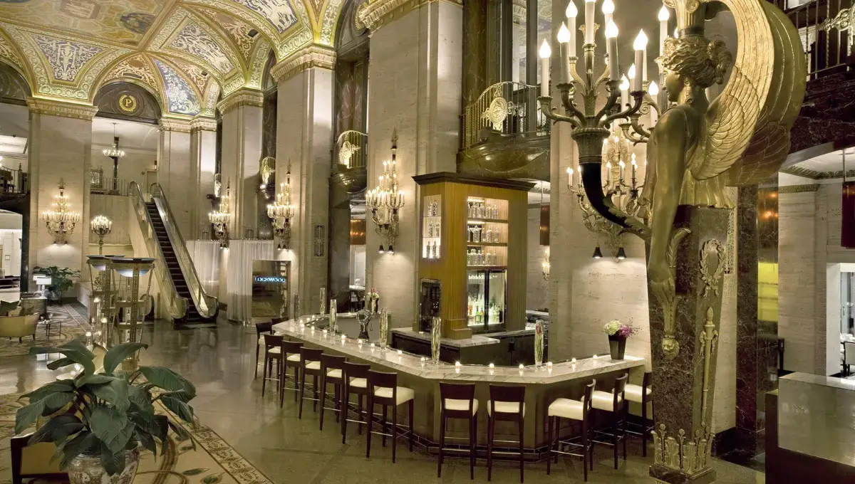  Palmer House, a Hilton Hotel | Best 4-Star Hotels In Chicago Near Lollapalooza