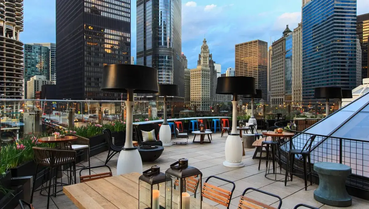 Raised | Best Rooftop Bars in Chicago