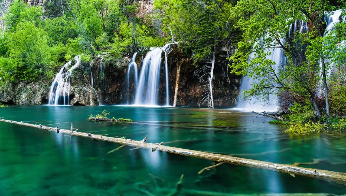 Colorado's Hanging Lake | Most beautiful lakes in the USA