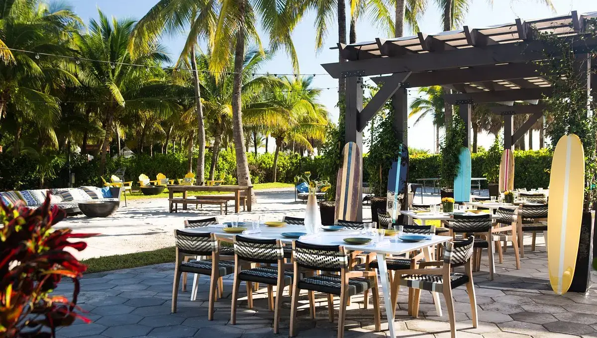 Kimpton Surfcomber Hotel | Best 4-Star Hotels in Miami Beach