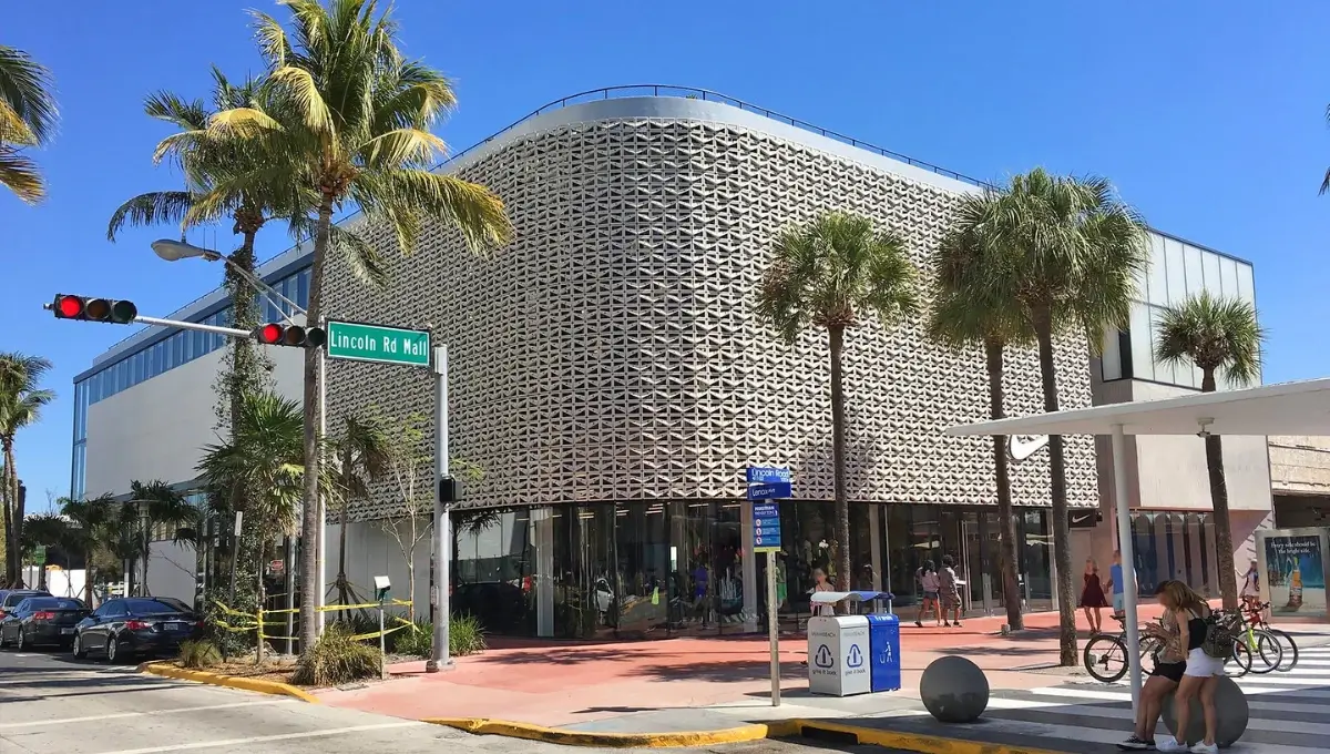 Lincoln Road Mall | Best Places To Shop In Miami Beach