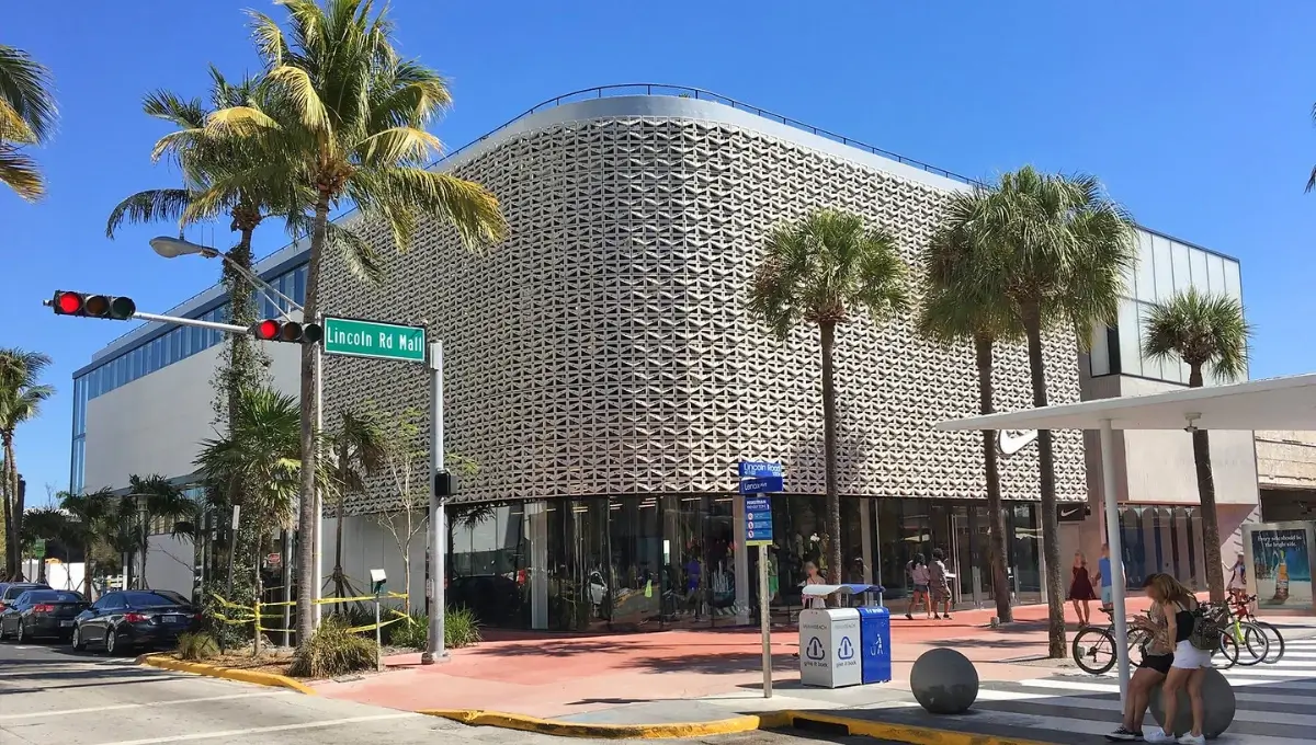 Lincoln Road Mall | Best Malls in Miami 