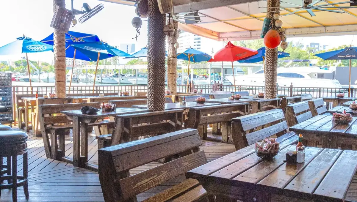 Best Seafood Restaurants in Miami, Garcia’s Seafood Grille & Fish Market