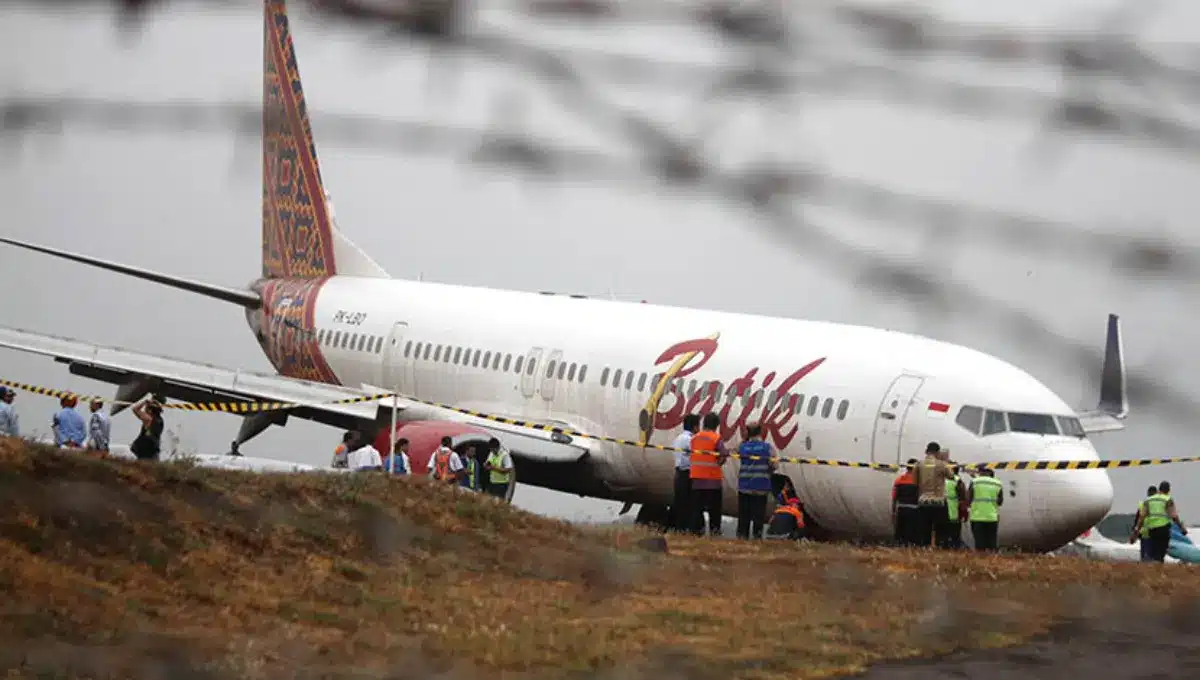 Plane Nearly CRASHES in Monster Storm — Captured on Video!