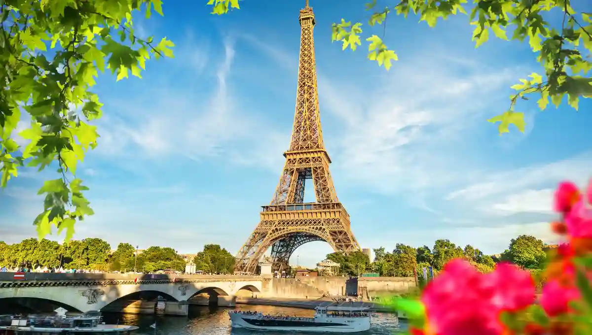 20 Romantic Things to Do in Paris That Will Spark Your Love Life
