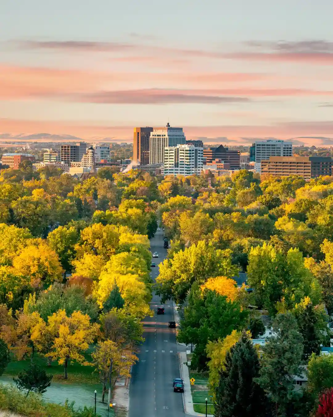 🤔 What makes a luxury travel destination? 🌟11 Best Luxury Travel Destinations in the USA That Will Blow Your Mind 10 Best Luxury travel destinations in the USA Idaho – The Underrated Luxury Adventure