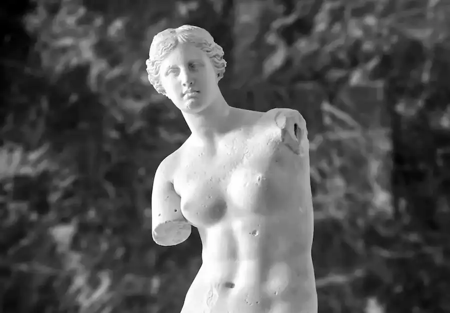 I Traveled the World to See These 11 Most Beautiful Sculptures — And They Left Me Speechless 3 most beautiful sculptures in the world Venus de Milo — Paris, France
